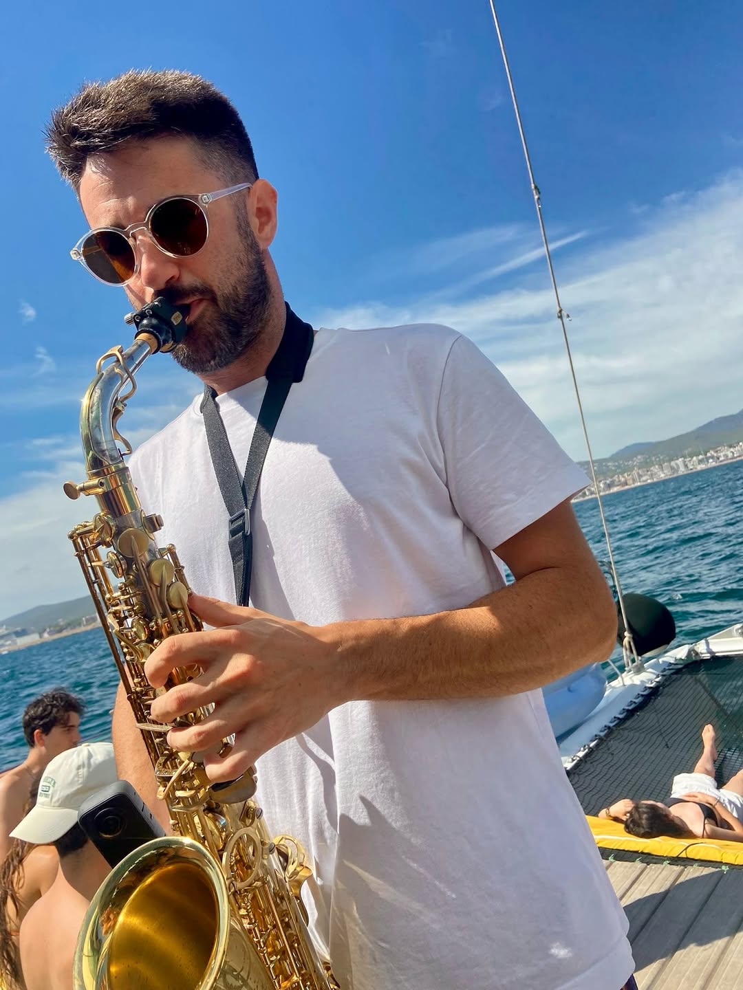 Saxofonista en cóctel
